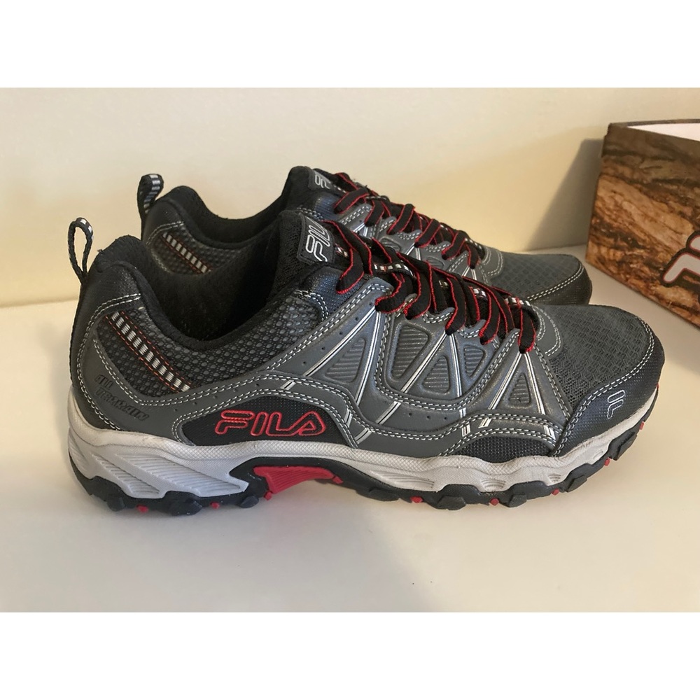 NWT Gray & Red Fila At Peake 17 Outdoor Sneaker Size 10